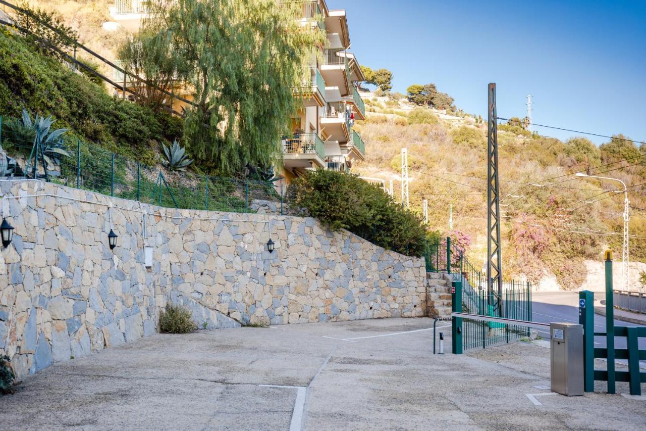 086 - Sunshine Home, 5 Minuti Dalla Spiaggia - Parcheggio Privato Gratis Incluso Ospedaletti Buitenkant foto